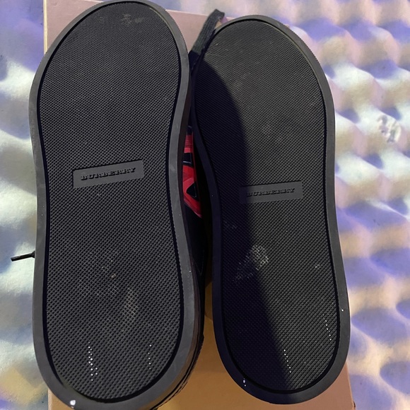 black burberry sneakers, Very good condition, only worn once, size 7 US with box - Picture 3 of 6
